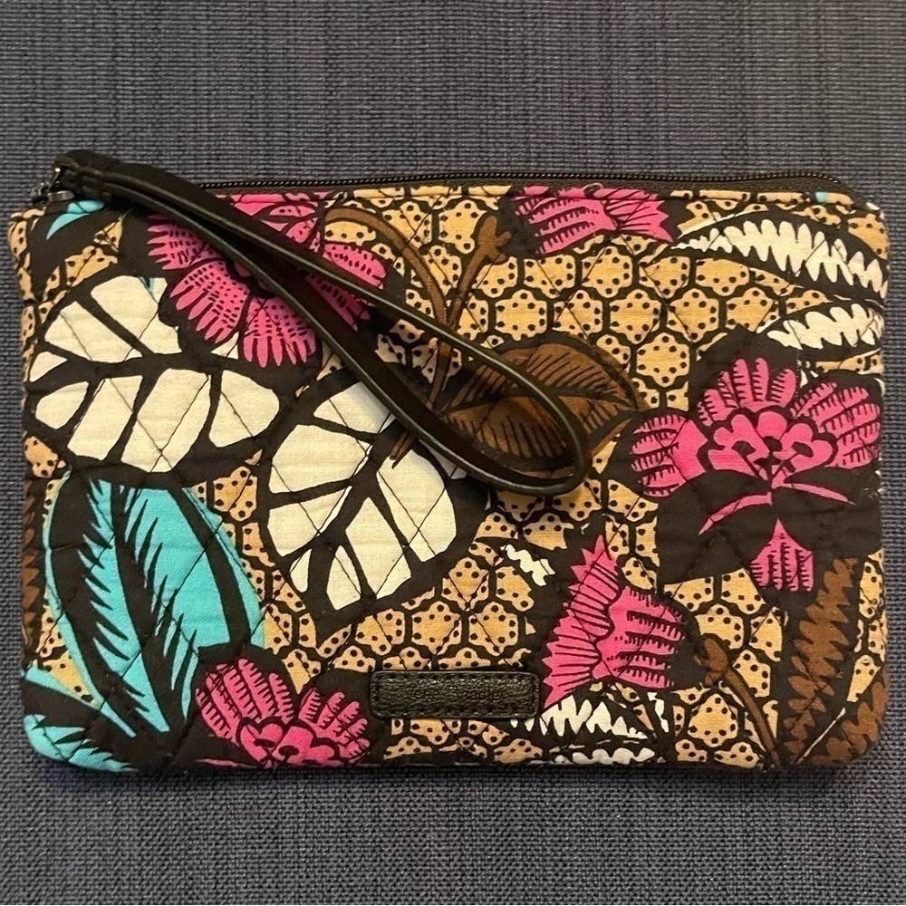 Like New Vera Bradley Large Escapade Wristlet Canyon Road